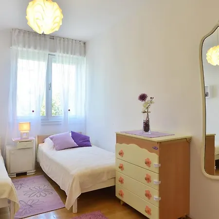 Cozy Beach Apartment Split Apartment