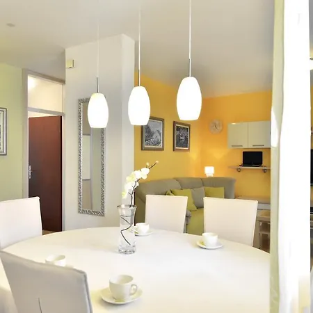 Apartment Cozy Beach Apartment Split