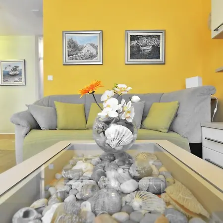 Cozy Beach Apartment Split